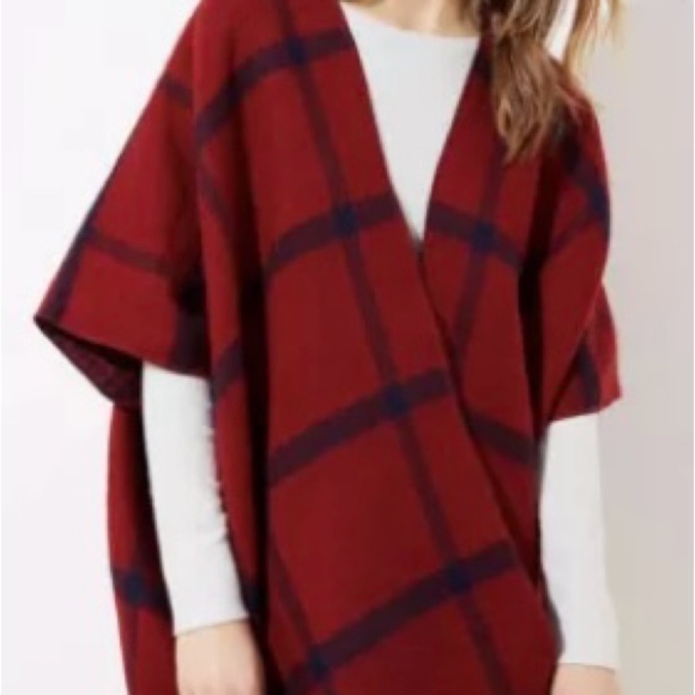 NWOT
Womens Ann Taylor LOFT Red/Blue Reversible Poncho Wrap Size 20/22
